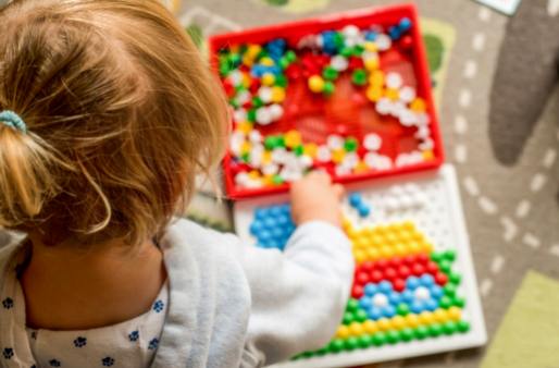 赤ちゃんの認知発達における遊びの重要な役割