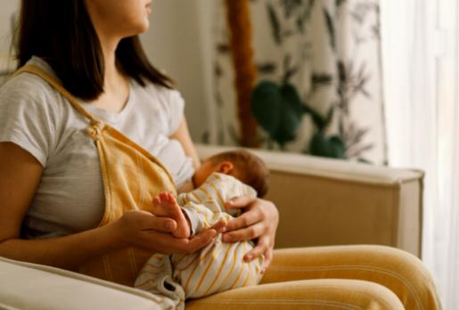 乳房の授乳に立ち向かう方法：新しい親のためのヒント