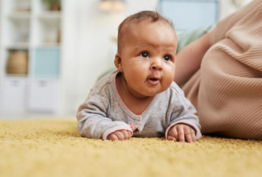 新生児から幼児へ：進化する睡眠サイクルと適応方法